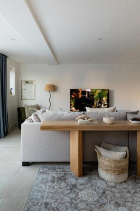 Luxury Eton Cottage-Design Led